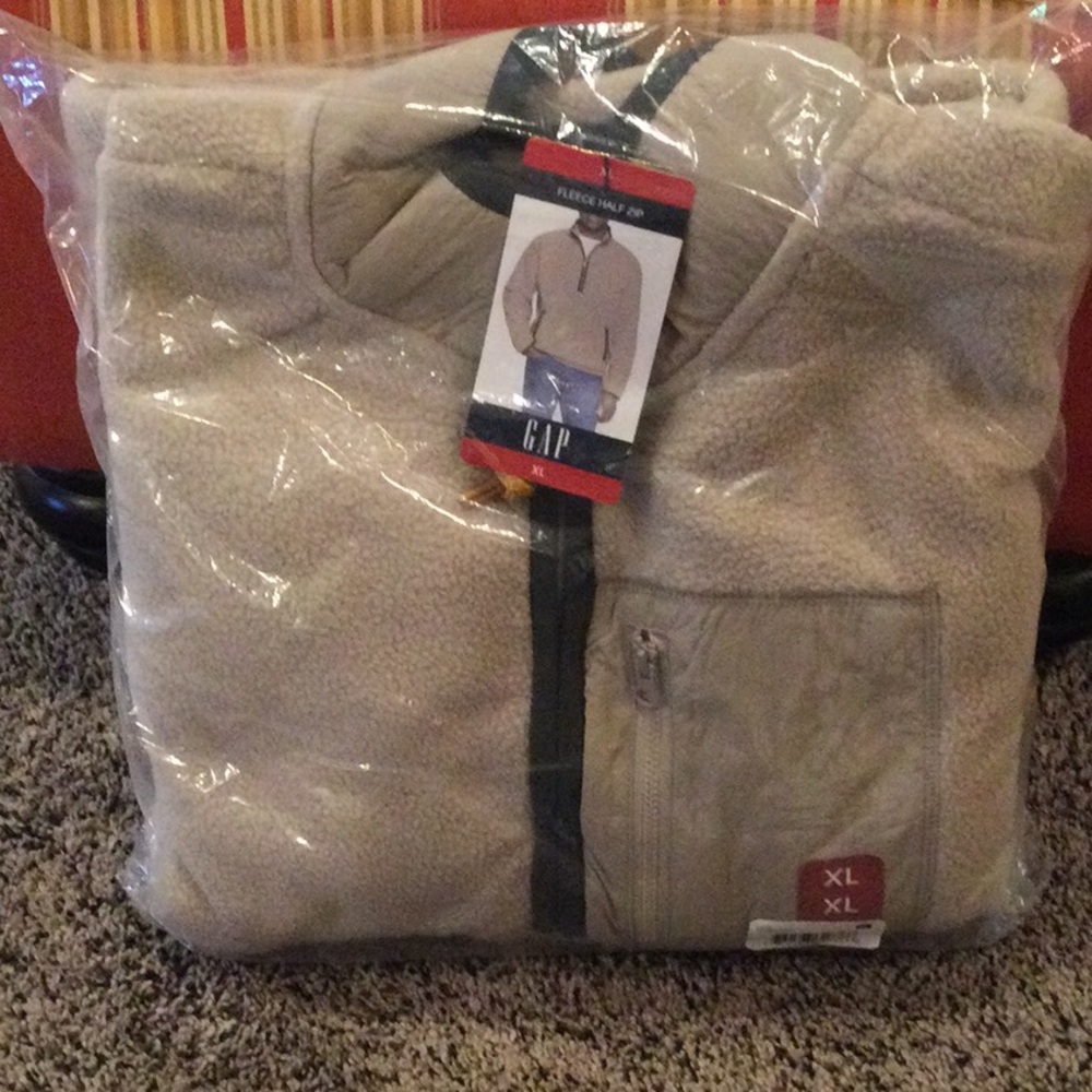 GAP Men’s Sherpa Quarter-Zip Sweater - Beige, XL Nwt